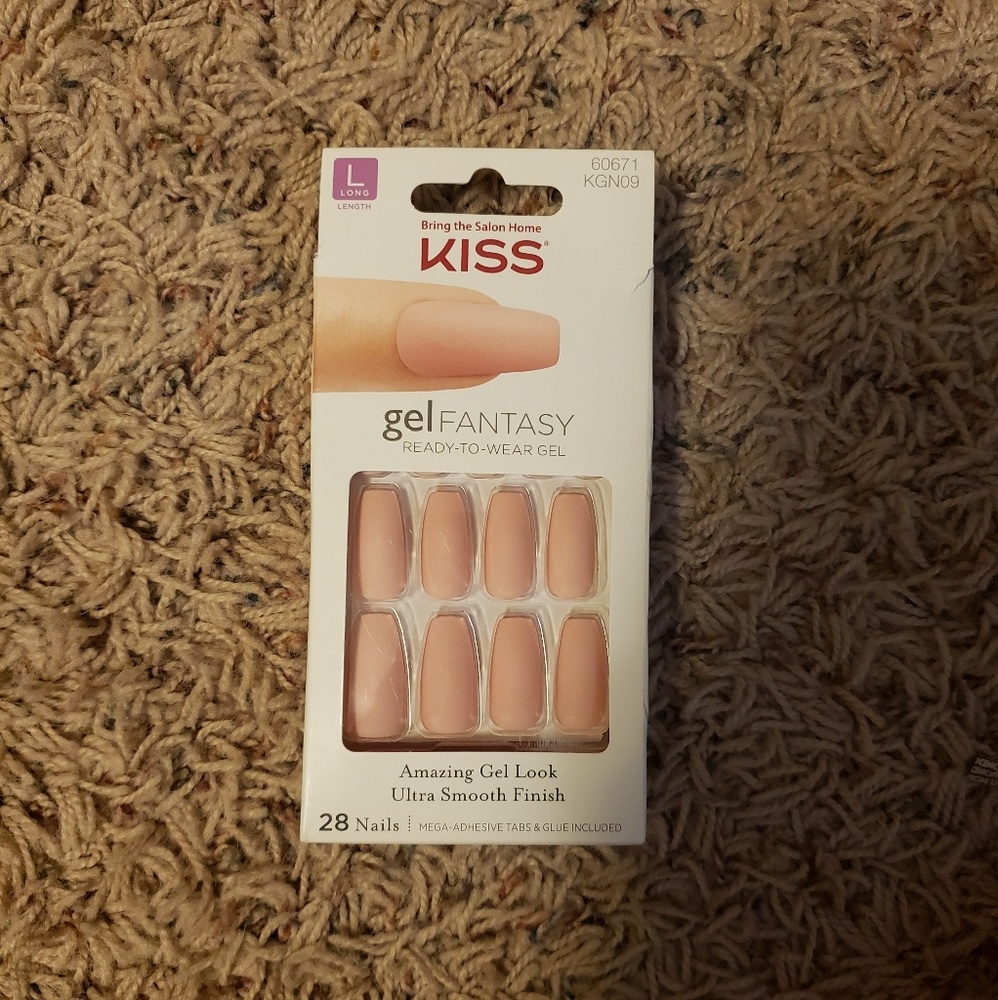 Kiss nails